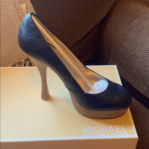 Michael Kors Belinda Pump - Picture 1 of 5